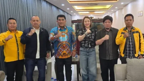 Didampingi Tim Formatur, Ketua DPD Golkar Sulut Michaela Elsiana Paruntu Menghadap Gubernur Yulius Selvanus