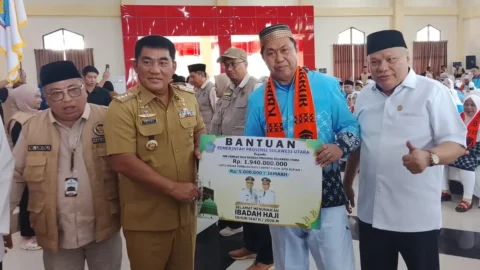 Mewakili Ketua DPRD Sulut, Amir Liputo Dampingi Gubernur Yulius Selvanus Lepas 394 Jamaah Haji