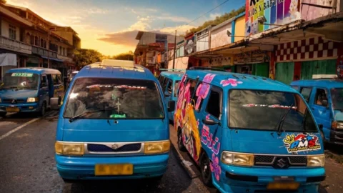 Taksi Gelap Kian Diminati, Sopir Mikrolet di Tahuna Keluhkan Penumpang Menurun