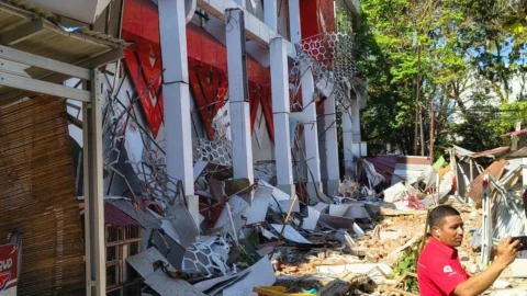 348 Kali Gempa Susulan Usai M7.6, M4.8 Hantam Timur Bitung