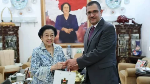 Megawati Soekarnoputri menerima kunjungan diplomat Irak Al-Khalidy di Menteng Jakarta
