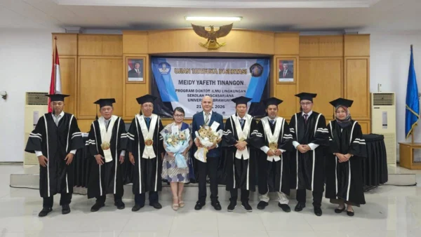 Meidy Tinangon Raih Gelar Doktor, Bahas Pilkada, Danau Tondano, Mapalus, dan ST4 8 Meidy Yafeth Tinangon Anggota KPU Sulut ujian terbuka doktor Universitas Brawijaya
