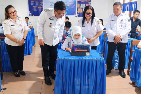 Wakil Wali Kota Randito Maringka Buka TKA 2026 di SMPN 1 Bitung, Ratusan Siswa Antusias