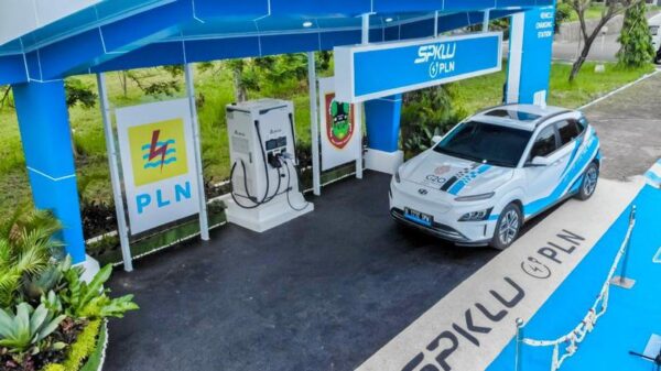 Foto ini menunjukkan salah satu Stasiun Pengisian Kendaraan Listrik Umum (SPKLU) PT PLN. (Sumber: Situs PT PLN)
