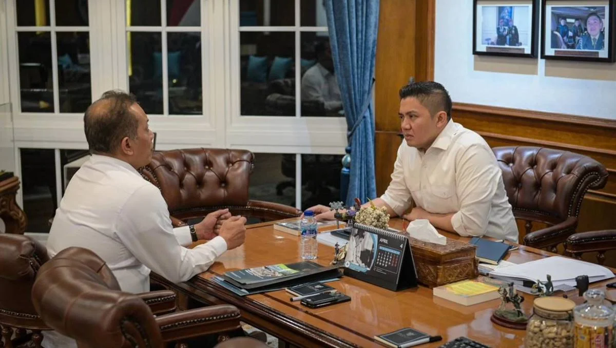 80.000 Koperasi Desa Merah Putih Dibentuk, Rekrutmen Manajer Sudah Buka 8 Sekretaris Kabinet Teddy Indra Wijaya dan Menteri Koperasi Ferry Juliantono dalam pertemuan membahas rekrutmen Koperasi Desa Merah Putih di Jakarta.