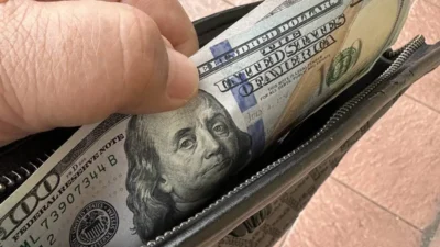 Grafik pelemahan rupiah terhadap dolar AS mencapai level terburuk sepanjang sejarah, Kamis 30 April 2026.