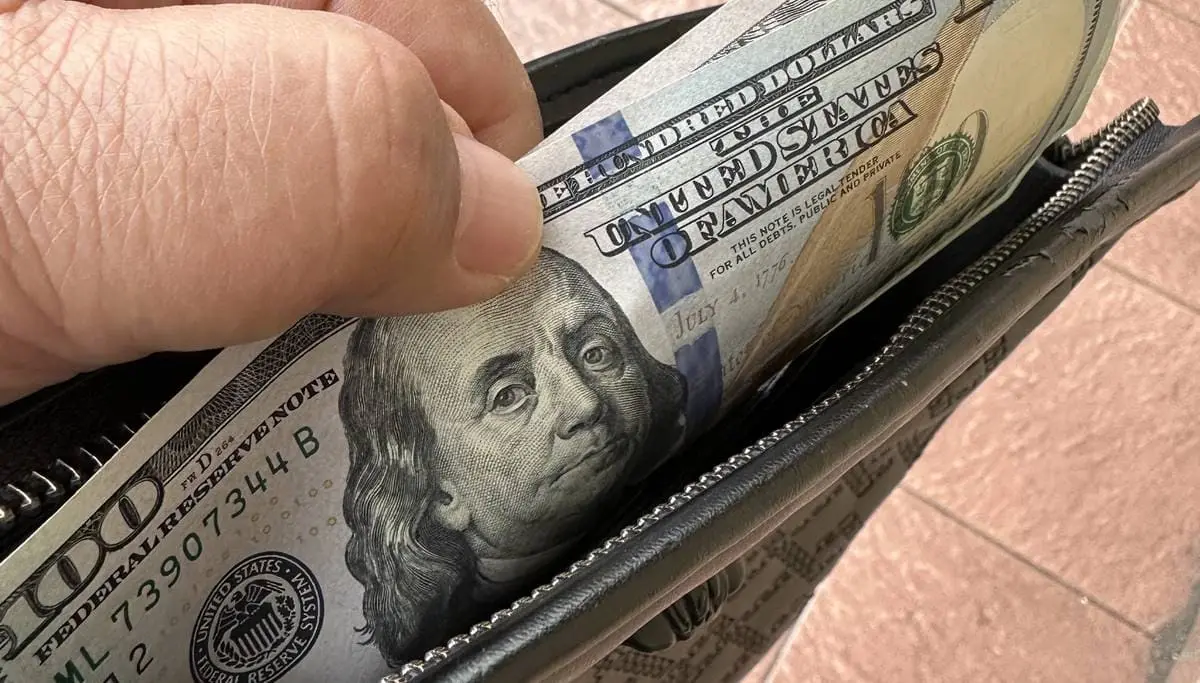 Kapan Rupiah Berhenti Melemah? Analis Sebut Bisa Tembus Rp17.400 8 Grafik pelemahan rupiah terhadap dolar AS mencapai level terburuk sepanjang sejarah, Kamis 30 April 2026.