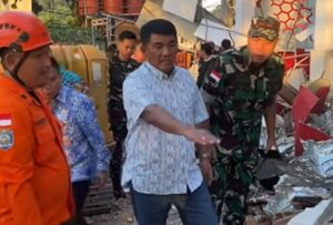 Yulius Selvanus Tinjau Hall B GOR Robert Wolter Mongisidi KONI Sario, Kanopi Ambruk Akibat Gempa M 7,6