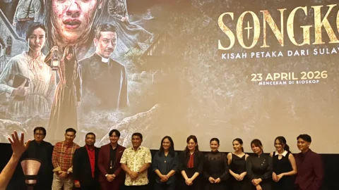 Gubernur Sulawesi Utara Yulius Selvanus di gala premiere film horor Songko XXI Manado