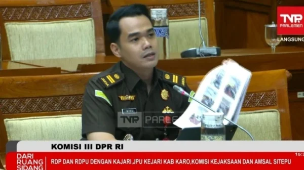 JPU Kejari Karo Wira Arizona berikan klarifikasi di rapat Komisi III DPR RI 2026.