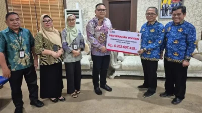 Tetap Profesional, Bank SulutGo Salurkan Dividen 2025 dan Bantuan Kebersihan untuk Kota Gorontalo