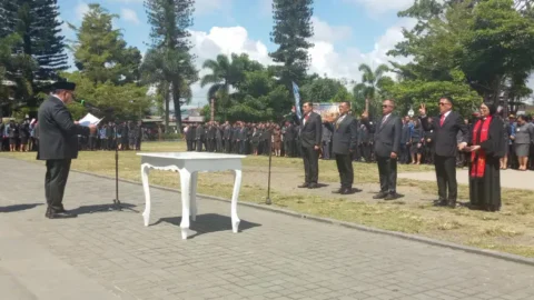Bupati Robby Dondokambey Lantik Empat Pejabat Eselon Dua