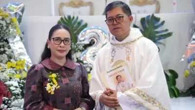 Vanda Sarundajang Apresiasi Dedikasi Pelayanan Pastor Fanny Manengkey