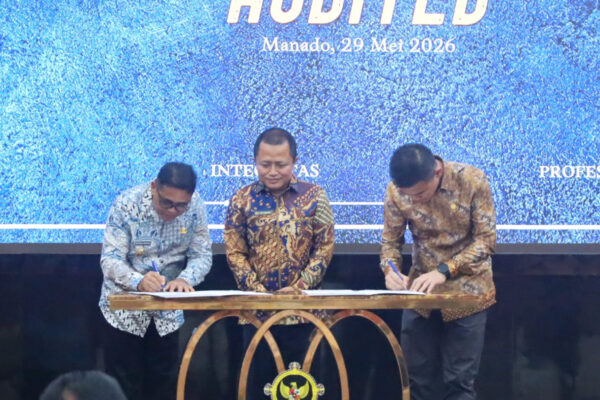 Plt Bupati Heronimus Makainas Terima Opini WTP Untuk Kabupaten Sitaro 9 Plt Bupati Heronimus Makainas Terima Opini WTP Untuk Kabupaten Sitaro