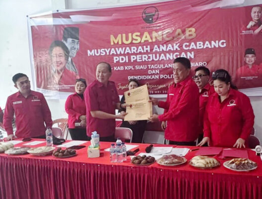Olly Dondokambey Serahkan SK Pergantian Ketua DPRD dan PAW di Musancab PDIP Sitaro 8 Olly Dondokambey Serahkan SK Pergantian Ketua DPRD dan PAW di Musancab PDIP Sitaro