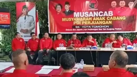 Olly Dondokambey Tekankan Regenerasi dan Soliditas Partai di Musancab PDIP Tomohon