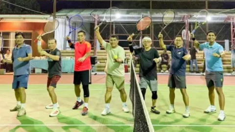 Sambil Mandi Keringat, Gubernur Yulius Selvanus Bisikkan Misi Besar Ini ke Rektor Unsrat