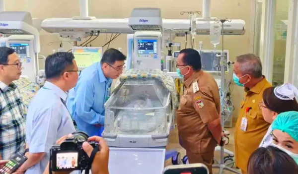Potret Kemanusiaan di RSUP Kandou, Saat Robby Dondokambey dan Starry Rampengan Jenguk Bayi Terlantar