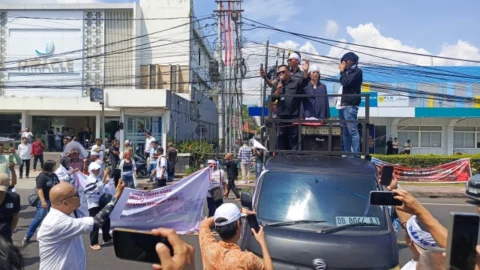 Ratusan Wartawan Geruduk Mapolda Sulut, Desak Usut Tuntas Kekerasan terhadap Jurnalis