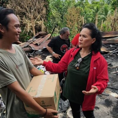 Peduli, PDI Perjuangan Kota Manado Salurkan Bantuan di 4 Titik Kebakaran
