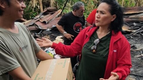 Peduli, PDI Perjuangan Kota Manado Salurkan Bantuan di 4 Titik Kebakaran