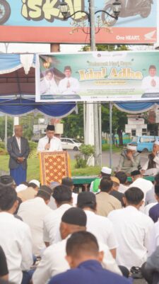 Wali Kota Hengky Honandar Hadiri Sholat Idul Adha 1447 H, Serukan Persaudaraan dan Kepedulian Sosial 12 Wali Kota Hengky Honandar Hadiri Sholat Idul Adha 1447 H, Serukan Persaudaraan dan Kepedulian Sosial