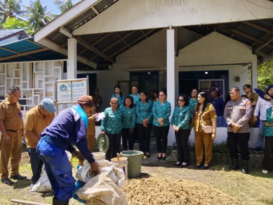 Ketua TP PKK Ellen Honandar Sondakh Dorong Pengelolaan Sampah Rumah Tangga Lewat Pelatihan Kompos di 69 Kelurahan