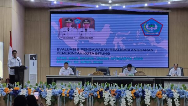 PAD Bitung Capai 36,39 Persen, Wali Kota Hengky Honandar Minta OPD Maksimalkan Retribusi 8 PAD Bitung Capai 36,39 Persen, Wali Kota Hengky Honandar Minta OPD Maksimalkan Retribusi