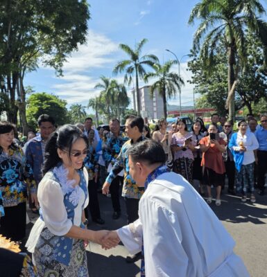 Hadiri Misa Perdana Paroki Stella Maris, Ny. Ellen Honandar Sondakh Tegaskan Semangat Toleransi dan Kebersamaan