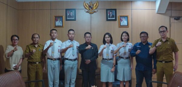 Hengky Honandar Lepas Calon Paskibraka Bitung, Siap Harumkan Nama Daerah di Tingkat Nasional dan Provinsi 9 Hengky Honandar Lepas Calon Paskibraka Bitung, Siap Harumkan Nama Daerah di Tingkat Nasional dan Provinsi