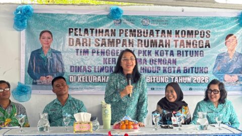 Ketua TP PKK Ellen Honandar Sondakh Turun Langsung Edukasi Pengolahan Sampah Organik di Matuari