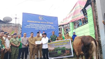 Hengky Honandar dan Randito Maringka Serahkan Sapi Kurban Presiden 900 Kg, Jamaah Masjid Nurul Hidayah Bersyukur