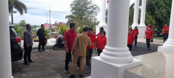 DPC PDIP Bitung Bergerak Solid! Geraldi Mantiri dan Fraksi DPRD Temui Wali Kota Hengky Honandar