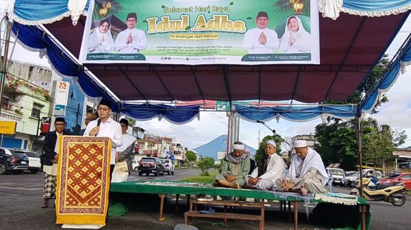 Wali Kota Hengky Honandar Hadiri Sholat Idul Adha 1447 H, Serukan Persaudaraan dan Kepedulian Sosial 10 Wali Kota Hengky Honandar Hadiri Sholat Idul Adha 1447 H, Serukan Persaudaraan dan Kepedulian Sosial
