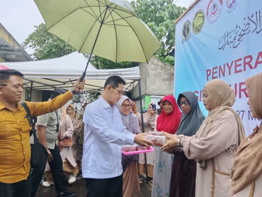 Wali Kota Hengky Honandar Hadiri Penyaluran Kurban BSMI Bitung, Warga Lintas Agama Ikut Merasakan Manfaat 8 Wali Kota Hengky Honandar Hadiri Penyaluran Kurban BSMI Bitung, Warga Lintas Agama Ikut Merasakan Manfaat