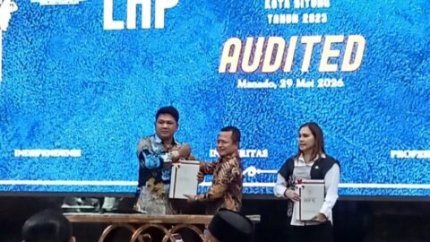Wakil Wali Kota Randito Maringka Terima Opini WTP untuk Pemkot Bitung