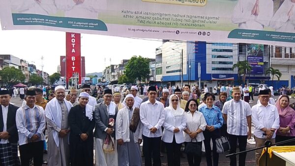 Wali Kota Hengky Honandar Hadiri Sholat Idul Adha 1447 H, Serukan Persaudaraan dan Kepedulian Sosial 13 Wali Kota Hengky Honandar Hadiri Sholat Idul Adha 1447 H, Serukan Persaudaraan dan Kepedulian Sosial