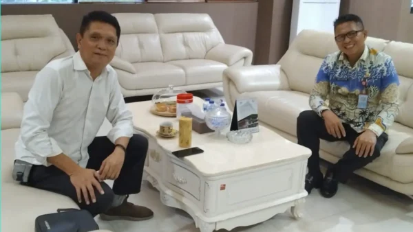 Diskusi Santai Sambil Ngopi, Taufik Tumbelaka Beri Masukan Soal Ekonomi Sulut ke Sekprov Tahlis Gallang