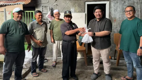 Wakili Ketua DPD Golkar, Raski Mokodompit Salurkan Daging Kurban dari Ketum Bahlil Lahadalia