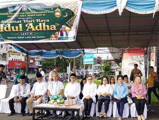 Wali Kota Hengky Honandar Hadiri Sholat Idul Adha 1447 H, Serukan Persaudaraan dan Kepedulian Sosial 11 Wali Kota Hengky Honandar Hadiri Sholat Idul Adha 1447 H, Serukan Persaudaraan dan Kepedulian Sosial