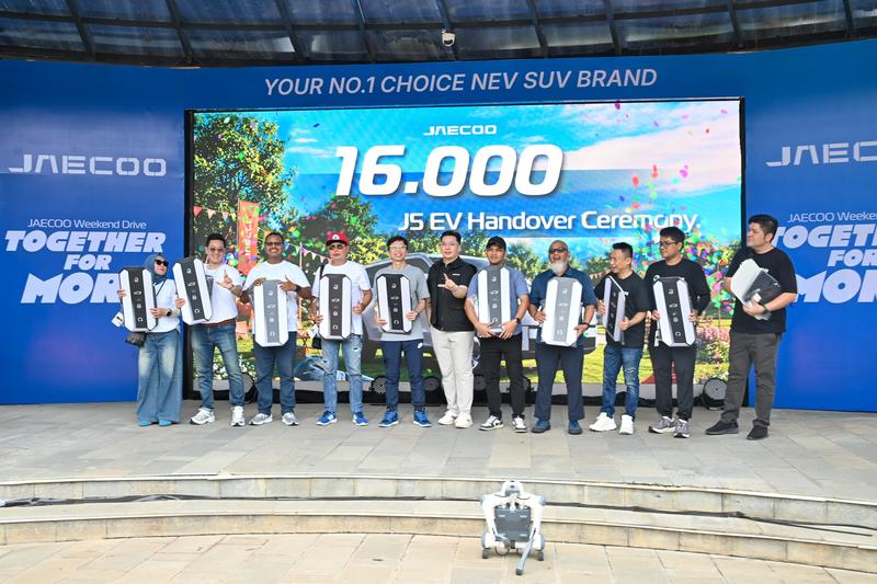 Jaecoo Kirim 16.000 Unit EV untuk Konsumen Indonesia 8 Jaecoo Indonesia merayakan serah terima 16.000 unit kendaraan Jaecoo J5 kepada konsumen di Jakarta pada 24 Mei 2026. (Sumber: Jaecoo Indonesia)