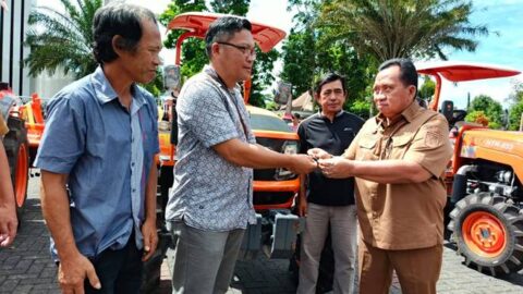 Petani Minahasa Dapat Bantuan Alsintan