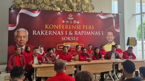 Mukhamad Misbakhun Ketua Umum SOKSI konferensi pers Rapimnas Bandung subsidi BBM LPG 2026.