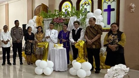 Seberangi Lautan, Maya Rumantir Rayakan HUT ke-71 GMIST Sarfat Mini Siau