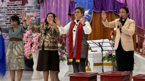 Maya Rumantir Ajak Jemaat GMIST Mahanaim Senantiasa Andalkan Tuhan