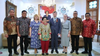 Megawati Soekarnoputri dan Olly Dondokambey bertemu Dubes Rusia Sergei Tolchenov di Jakarta