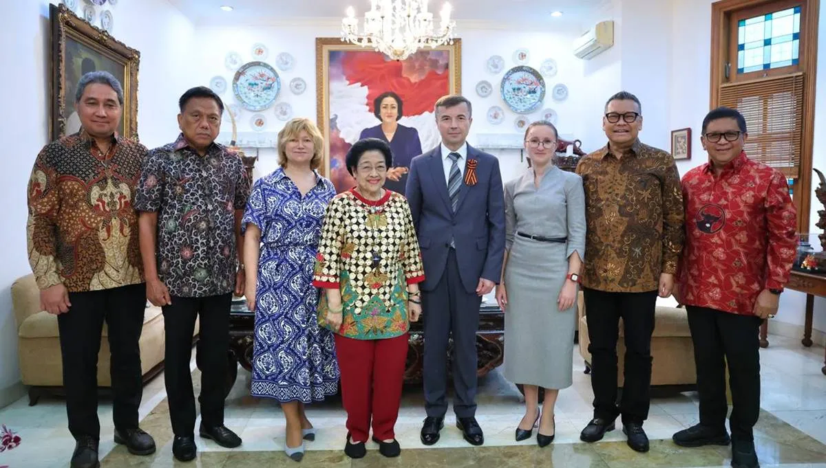 Olly Dondokambey Dampingi Megawati Terima Dubes Rusia Sergei Tolchenov, Ungkap Sejarah 76 Tahun Persahabatan Dua Bangsa 1 Megawati Soekarnoputri dan Olly Dondokambey bertemu Dubes Rusia Sergei Tolchenov di Jakarta