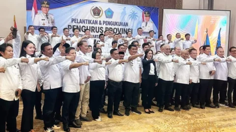 Sintya Bojoh Pimpin PWI Sulut, Gubernur Yulius Selvanus Ingatkan Kode Etik