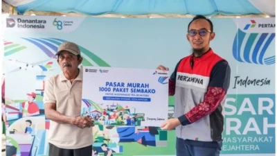 Pertamina Patra Niaga Regional Sulawesi Distribusikan 1.000 Paket Sembako Bersubsidi