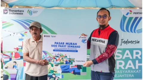 Pertamina Patra Niaga Regional Sulawesi Distribusikan 1.000 Paket Sembako Bersubsidi
